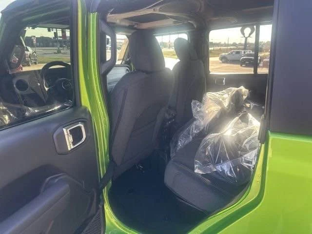 2025 Jeep JT Gladiator - Image 13 of 17