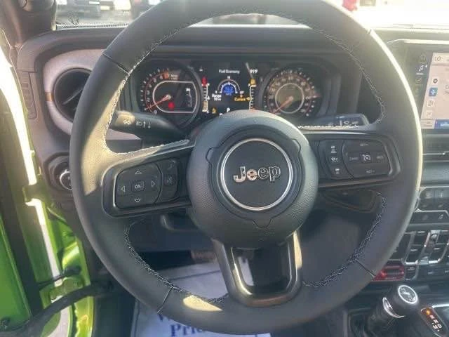 2025 Jeep JT Gladiator - Image 15 of 17
