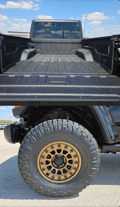 2025 Jeep JT Gladiator - Image 3 of 5