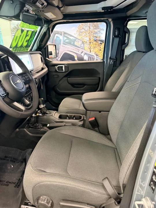 2025 Jeep JT Gladiator - Image 10 of 10
