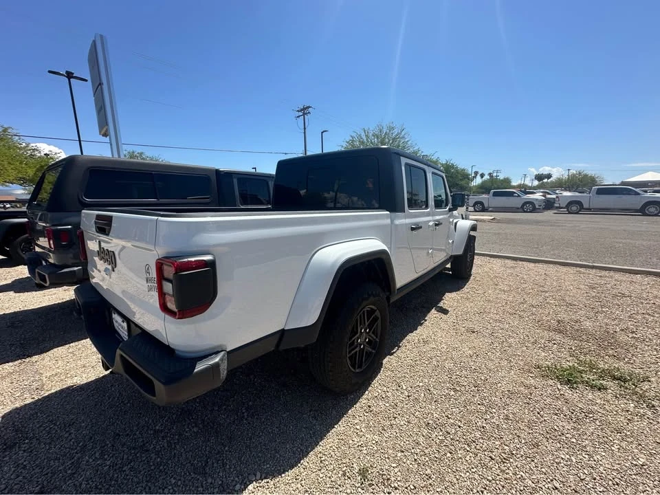 2025 Jeep JT Gladiator - Image 4 of 10