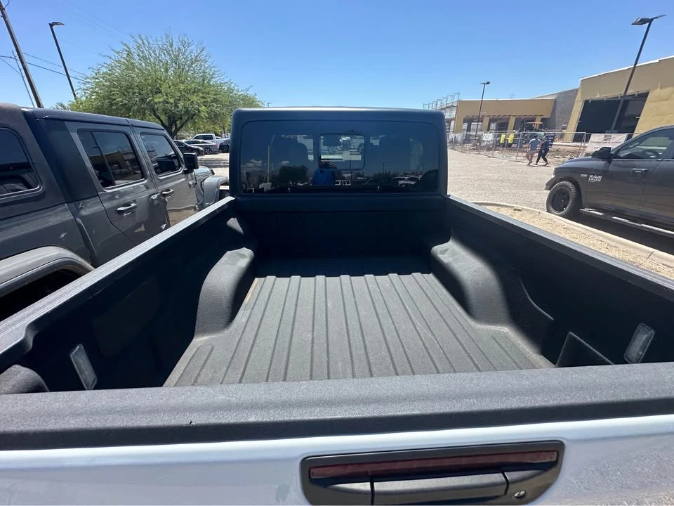 2025 Jeep JT Gladiator - Image 6 of 10