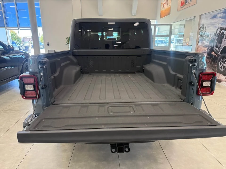 2025 Jeep JT Gladiator - Image 6 of 7