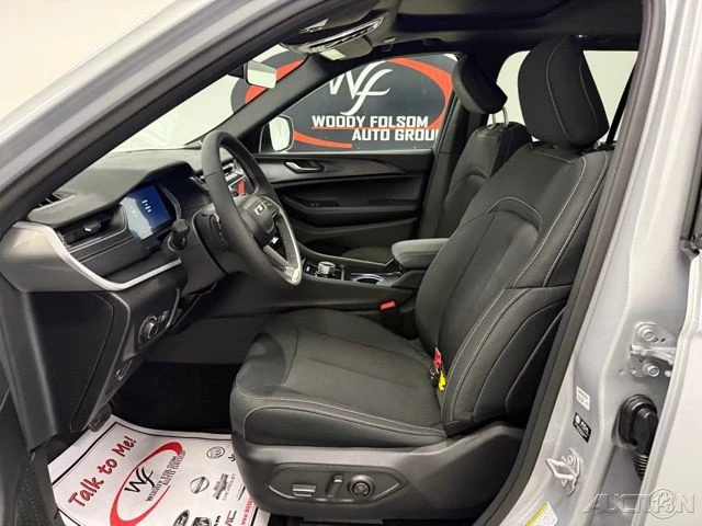 2025 Jeep WL Grand Cherokee - Image 11 of 12