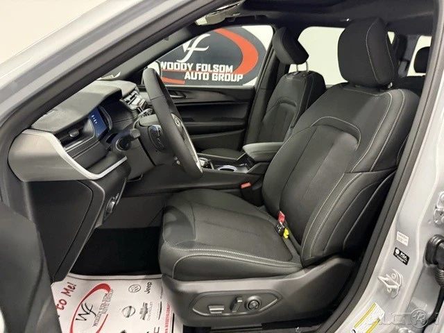 2025 Jeep WL Grand Cherokee - Image 10 of 12