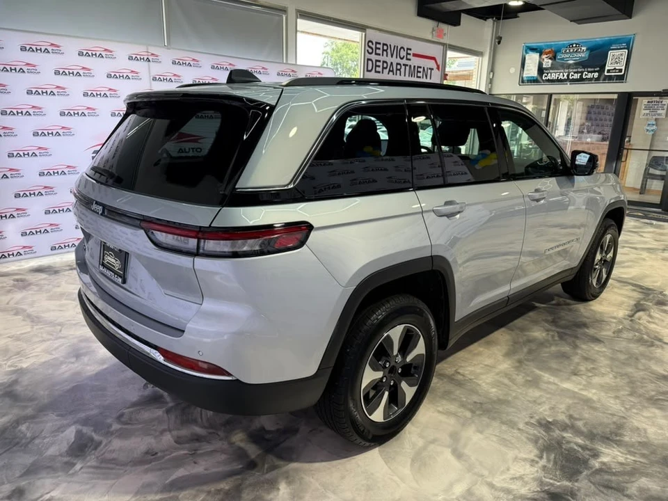 2025 Jeep WL Grand Cherokee - Image 10 of 31