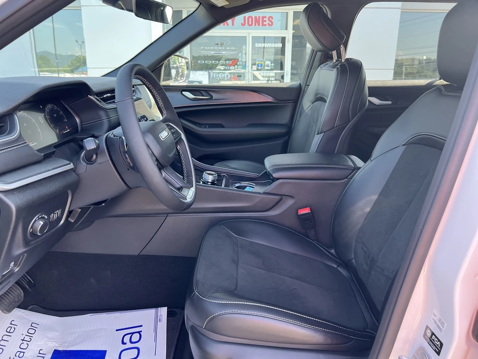 2025 Jeep WL Grand Cherokee - Image 16 of 29