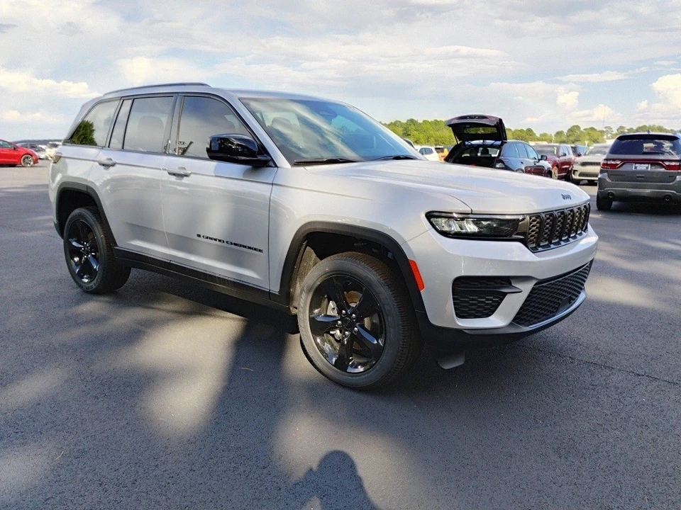 2025 Jeep WL Grand Cherokee - Image 3 of 12