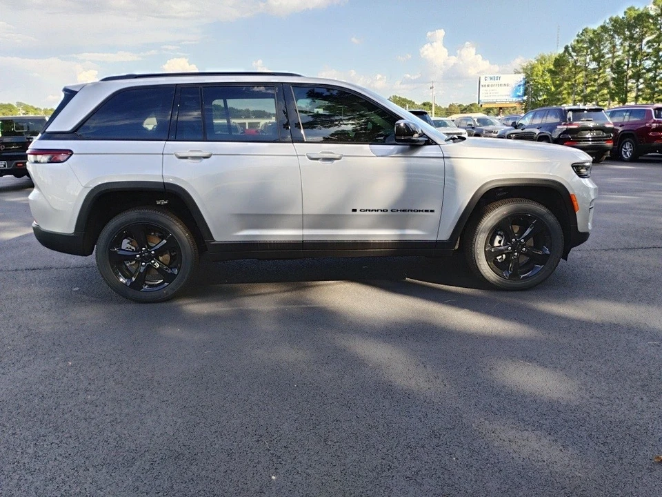 2025 Jeep WL Grand Cherokee - Image 4 of 12