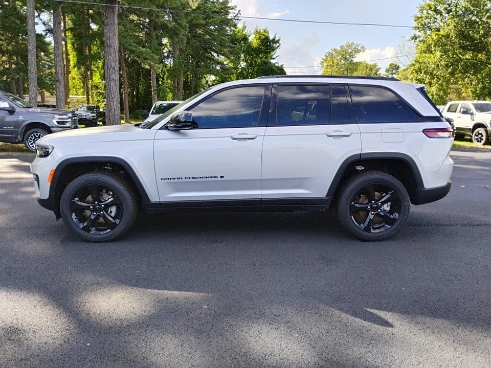 2025 Jeep WL Grand Cherokee - Image 8 of 12