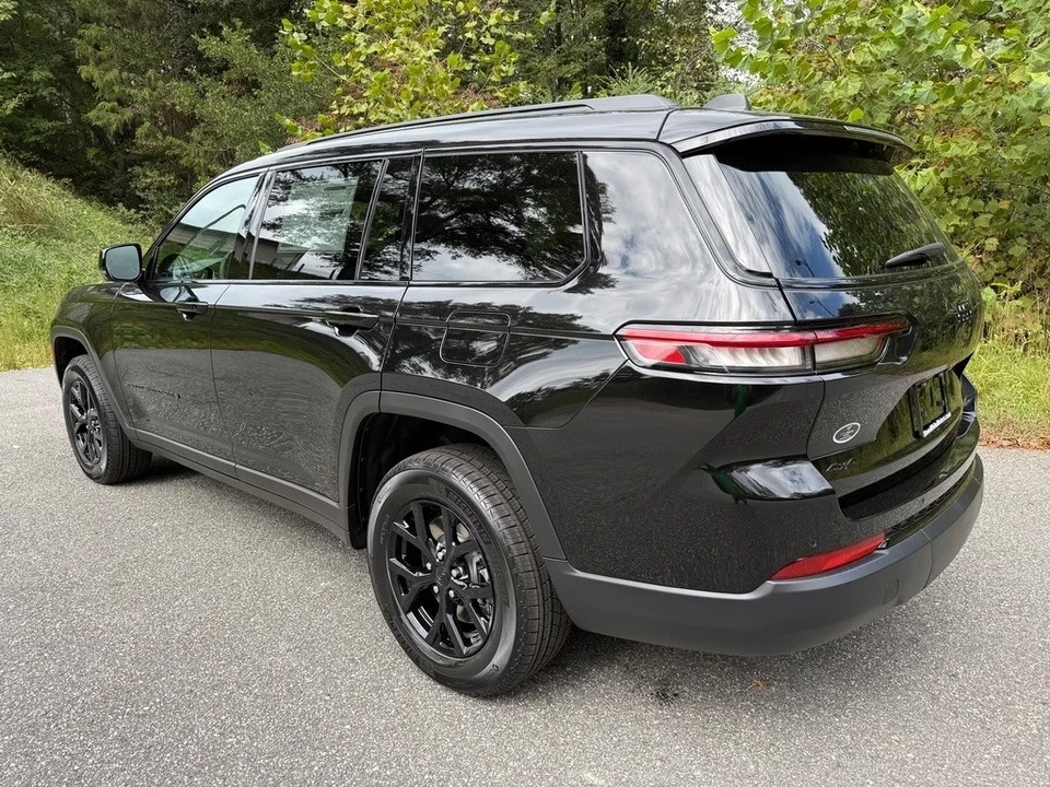 2025 Jeep WL Grand Cherokee - Image 9 of 12