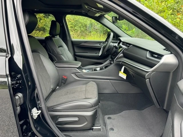 2025 Jeep WL Grand Cherokee - Image 18 of 21