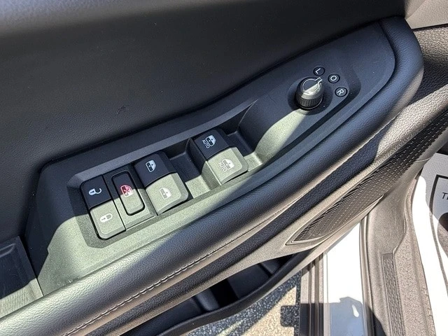 2025 Jeep WL Grand Cherokee - Image 12 of 31