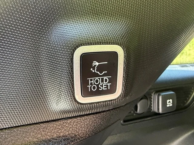 2025 Jeep WL Grand Cherokee - Image 16 of 31