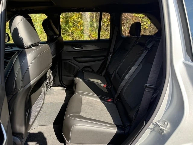 2025 Jeep WL Grand Cherokee - Image 15 of 21