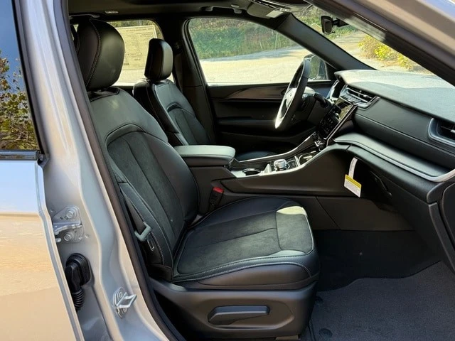 2025 Jeep WL Grand Cherokee - Image 20 of 21