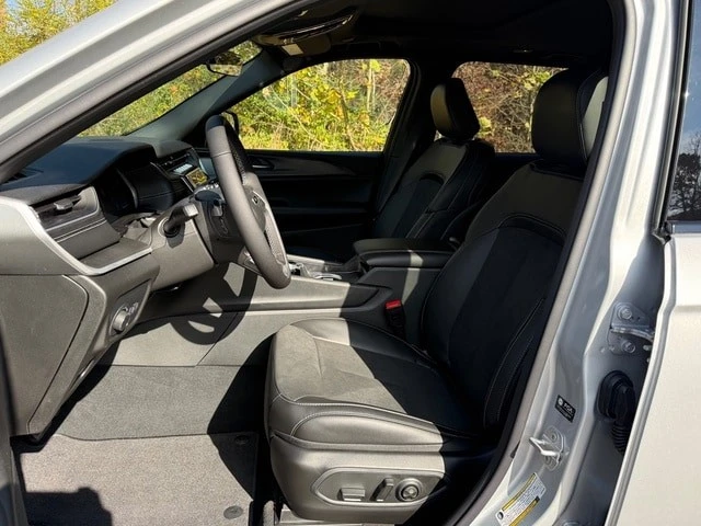 2025 Jeep WL Grand Cherokee - Image 12 of 21