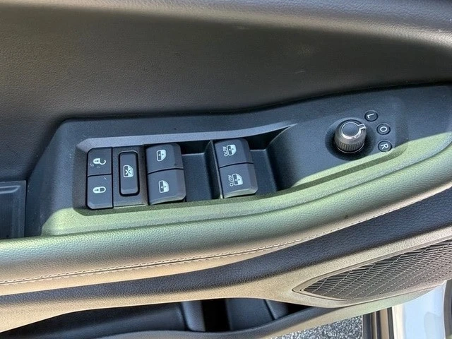 2025 Jeep WL Grand Cherokee - Image 12 of 31