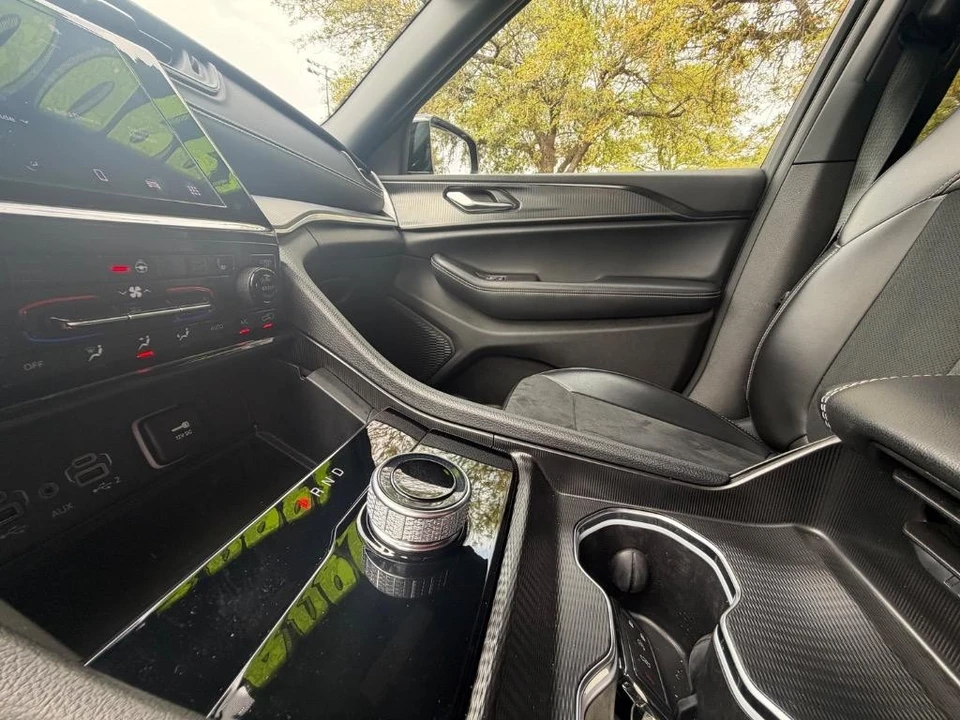 2025 Jeep WL Grand Cherokee - Image 14 of 29