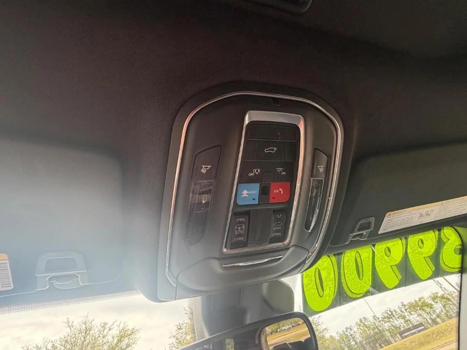 2025 Jeep WL Grand Cherokee - Image 16 of 29
