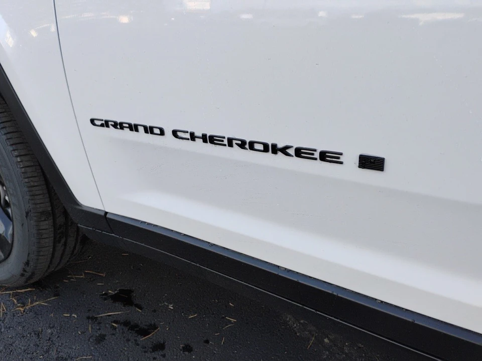 2025 Jeep WL Grand Cherokee - Image 10 of 12