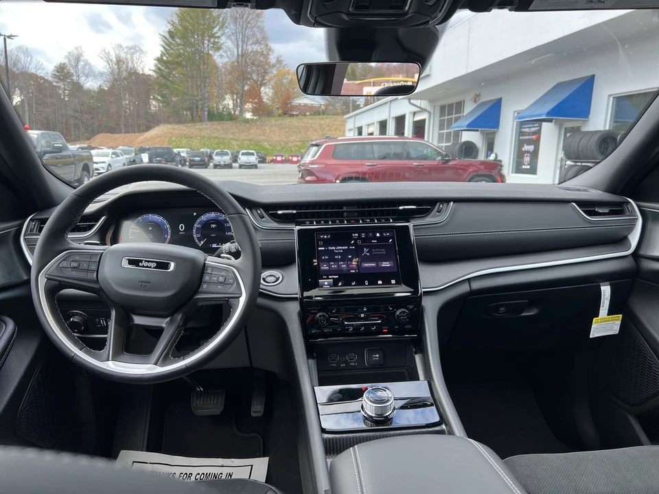 2025 Jeep WL Grand Cherokee - Image 15 of 21