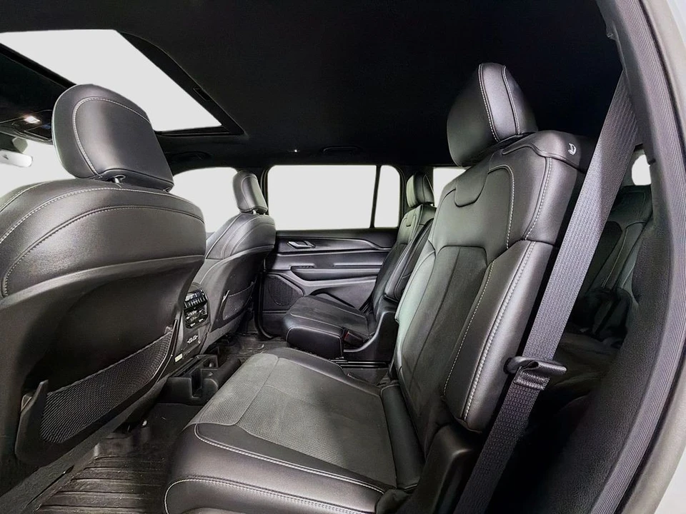 2025 Jeep WL Grand Cherokee - Image 23 of 31
