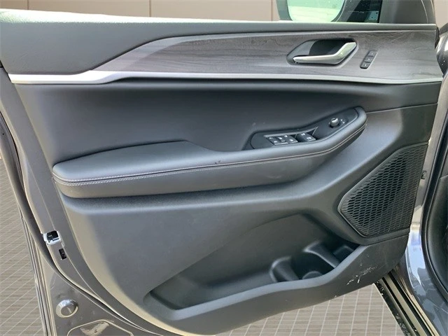 2025 Jeep WL Grand Cherokee - Image 16 of 21