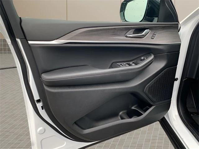 2025 Jeep WL Grand Cherokee - Image 16 of 21