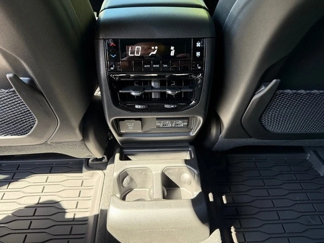 2025 Jeep KL Cherokee - Image 18 of 21