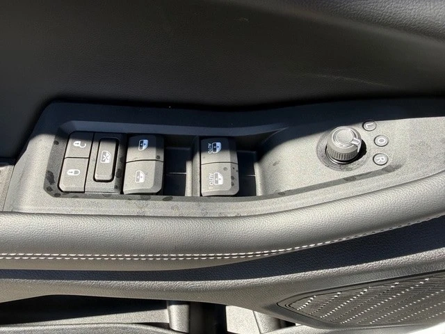 2025 Jeep KL Cherokee - Image 14 of 21