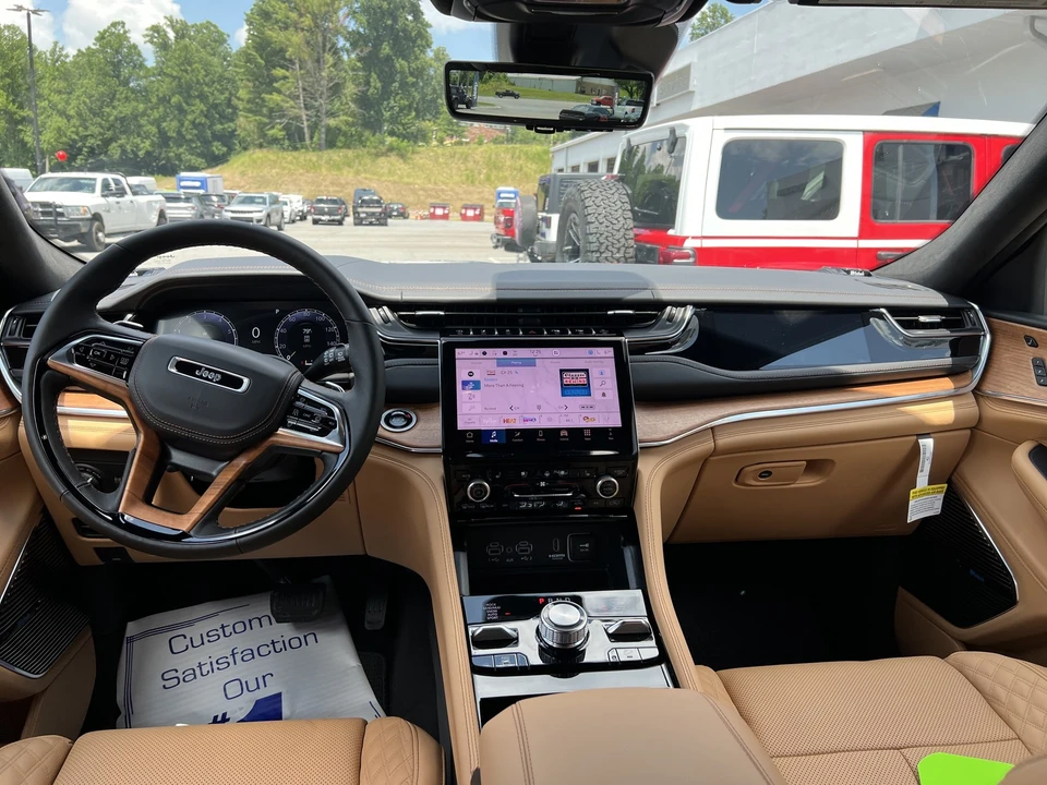 2025 Jeep WL Grand Cherokee - Image 16 of 31