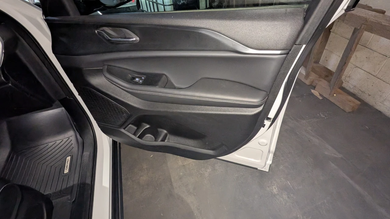2025 Jeep WL Grand Cherokee - Image 16 of 21