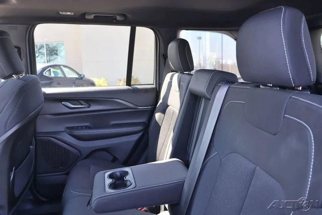 2025 Jeep WL Grand Cherokee - Image 16 of 24