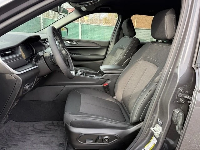 2025 Jeep WL Grand Cherokee - Image 10 of 12