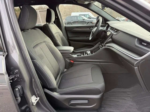 2025 Jeep WL Grand Cherokee - Image 17 of 21