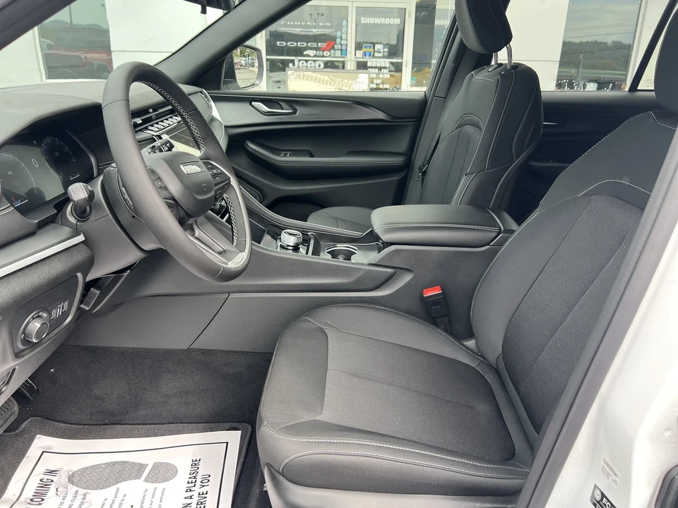 2025 Jeep WL Grand Cherokee - Image 17 of 21