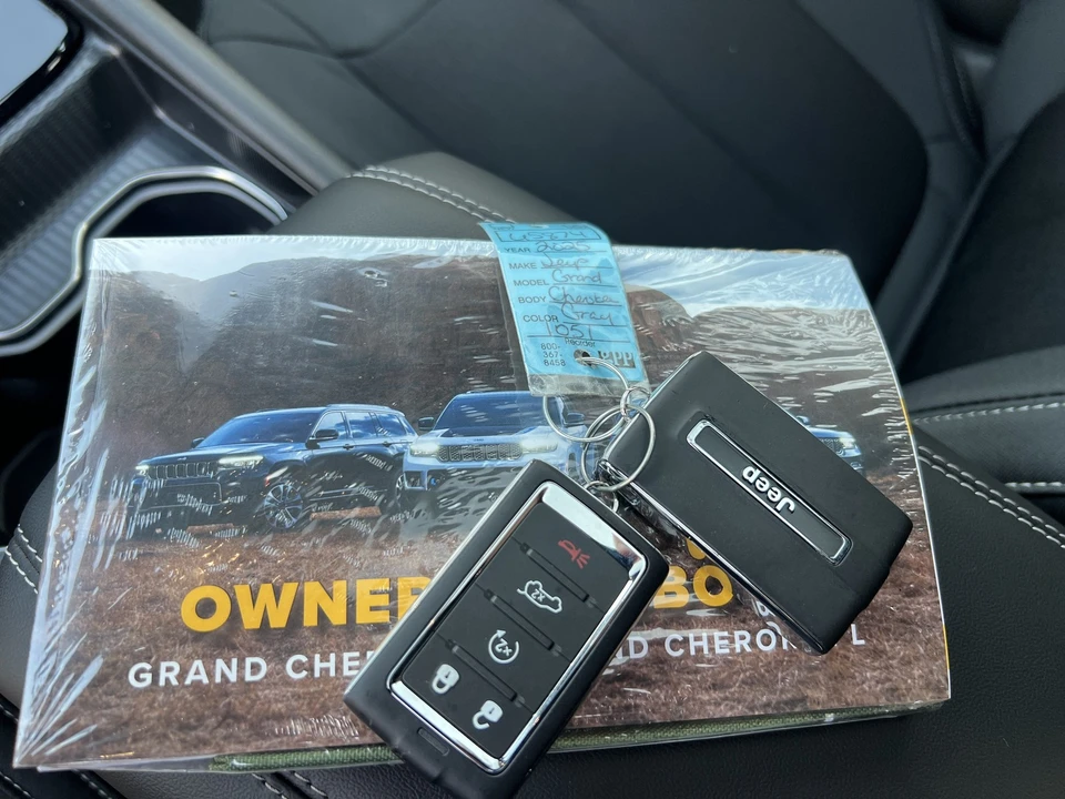 2025 Jeep WL Grand Cherokee - Image 28 of 30