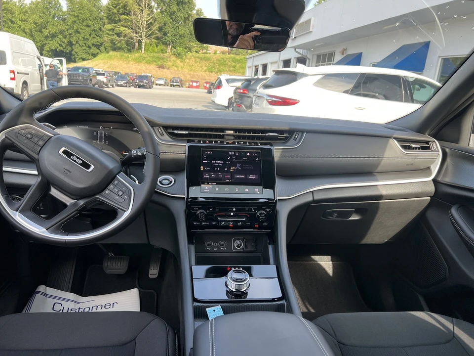2025 Jeep WL Grand Cherokee - Image 15 of 30