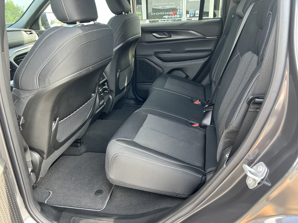 2025 Jeep WL Grand Cherokee - Image 13 of 30
