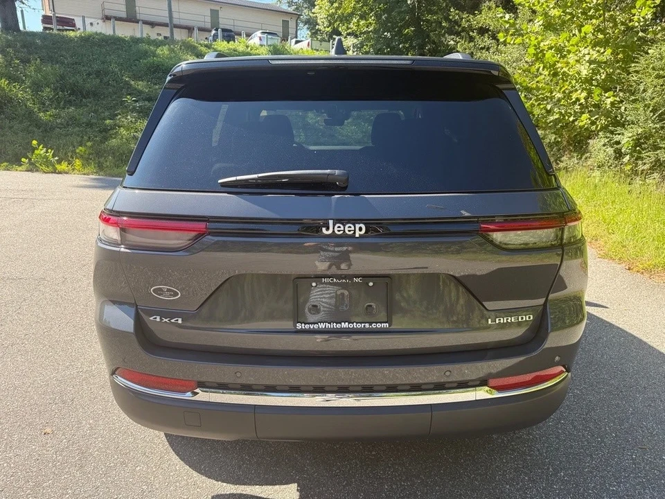 2025 Jeep WL Grand Cherokee - Image 8 of 12