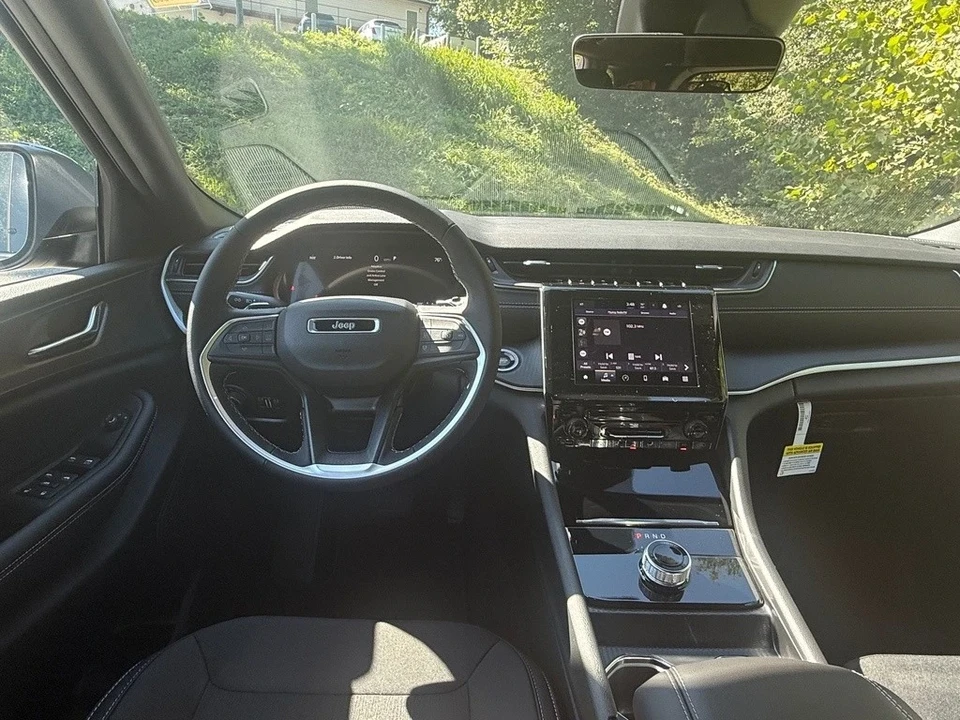 2025 Jeep WL Grand Cherokee - Image 11 of 12