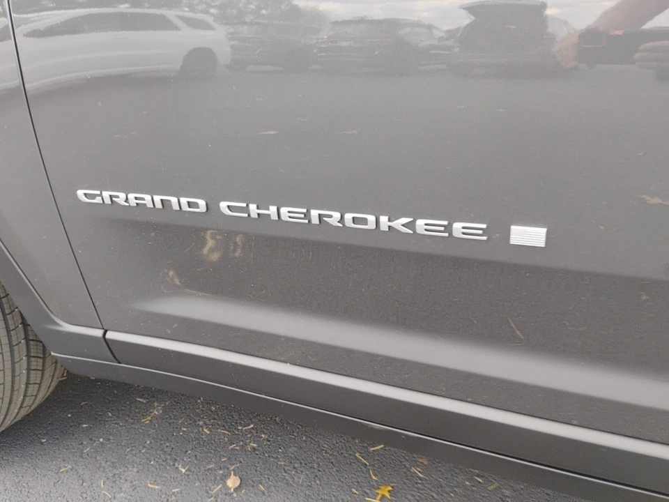 2025 Jeep WL Grand Cherokee - Image 10 of 12
