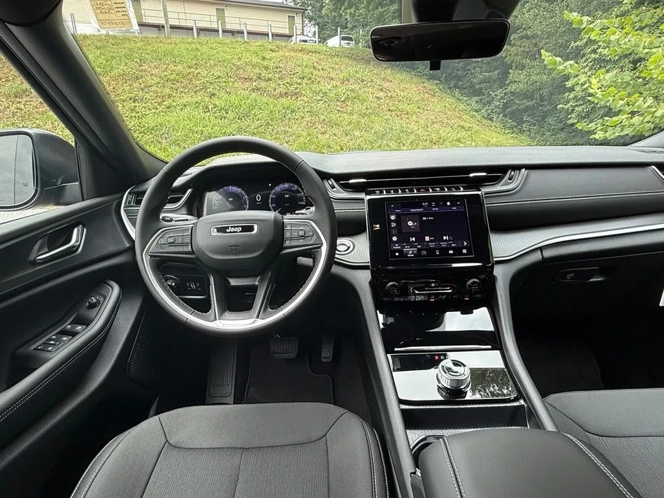 2025 Jeep WL Grand Cherokee - Image 11 of 21