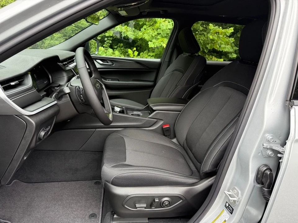 2025 Jeep WL Grand Cherokee - Image 12 of 21