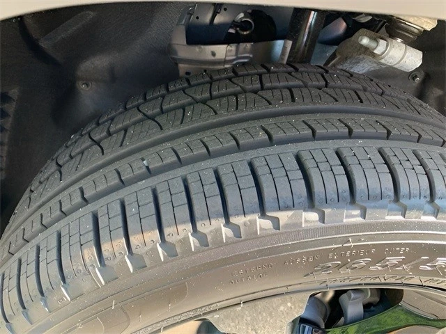 2025 Jeep KL Cherokee - Image 12 of 21