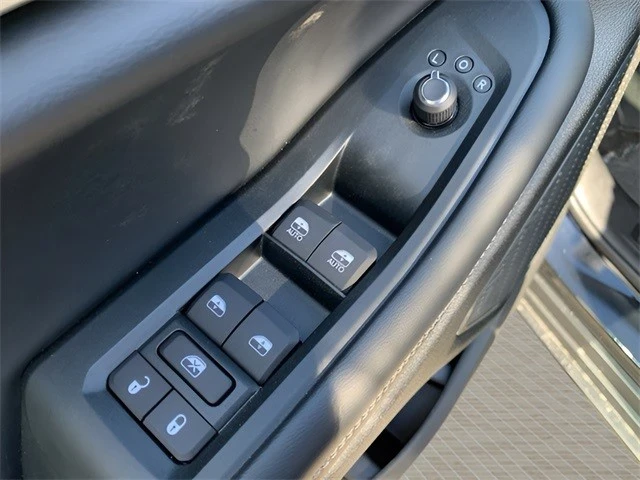 2025 Jeep WL Grand Cherokee - Image 17 of 21