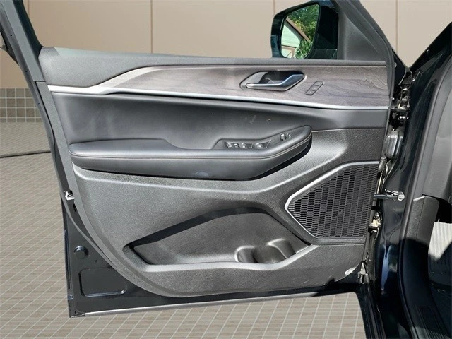 2025 Jeep KL Cherokee - Image 16 of 21
