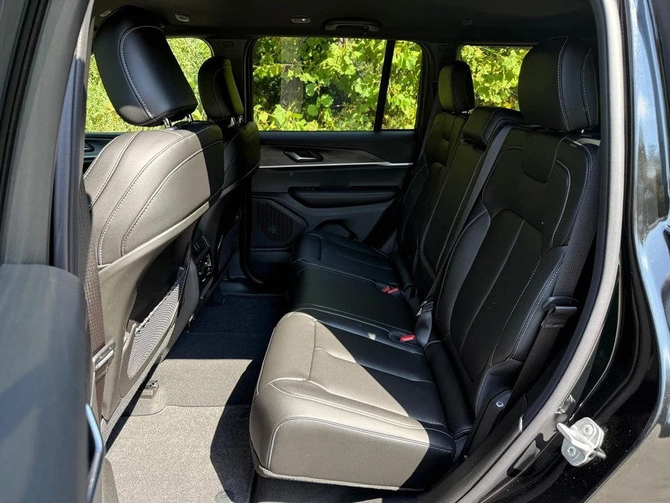 2025 Jeep WL Grand Cherokee - Image 16 of 21