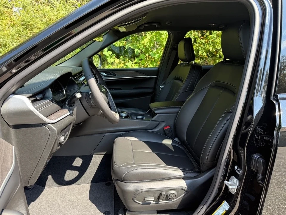 2025 Jeep WL Grand Cherokee - Image 12 of 21